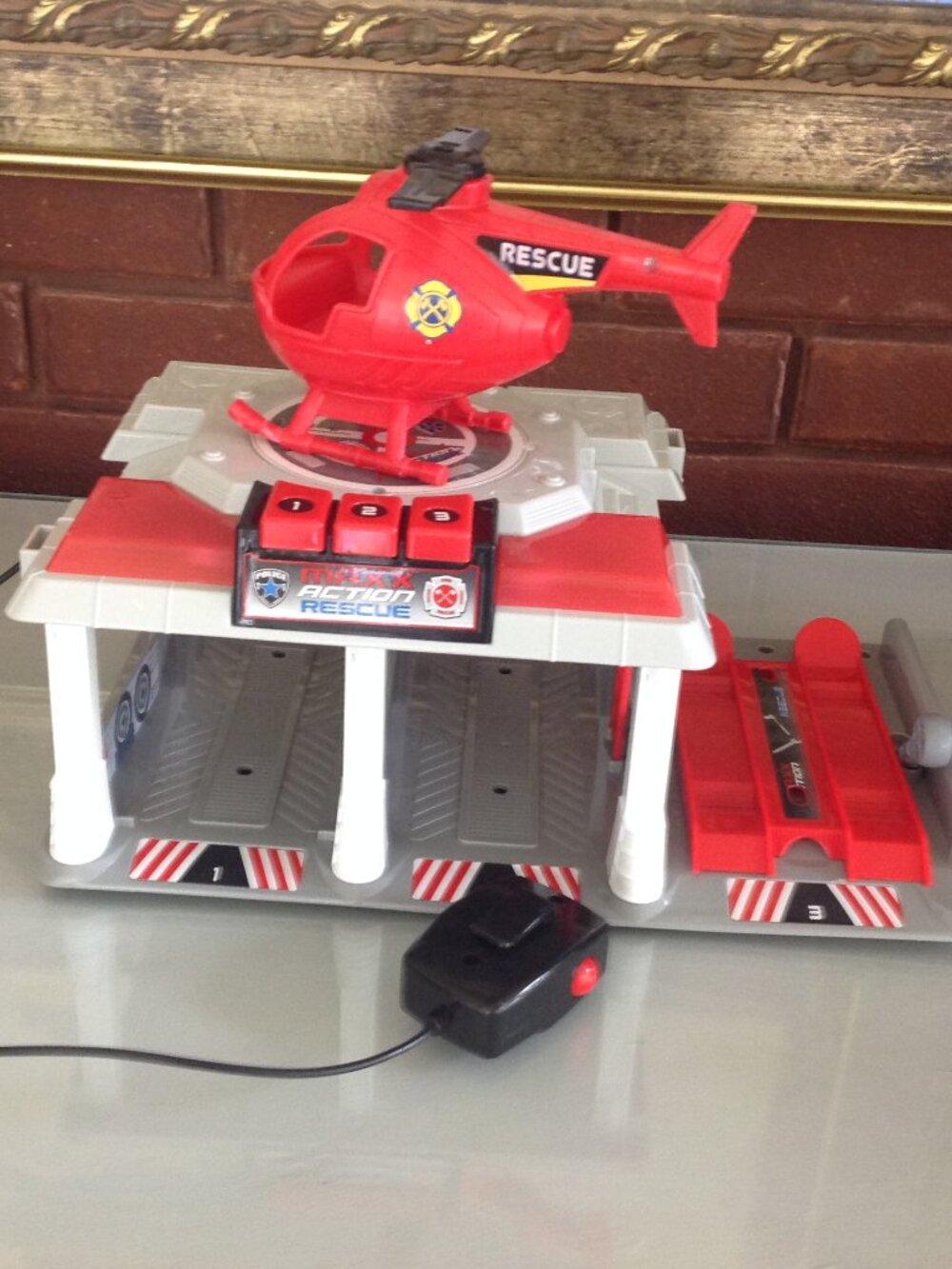 Maxx Action Rescue Station with Helecopter working Intercom, lights & Sound - Picture 9 of 9